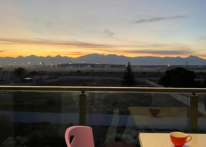 Antalya Havalimanina Yakin Havuzlu 1+1 Lux Daire, Turkey