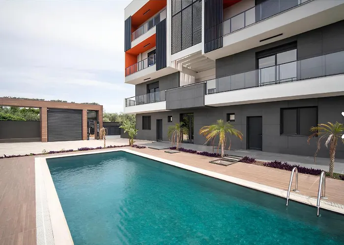 Antalya Havalimanina Yakin Havuzlu 1+1 Lux Daire, Türkei